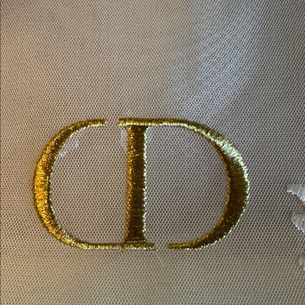 Elegant Dior Cream Tote Bag with Floral Embroidery - Picture 6 of 6